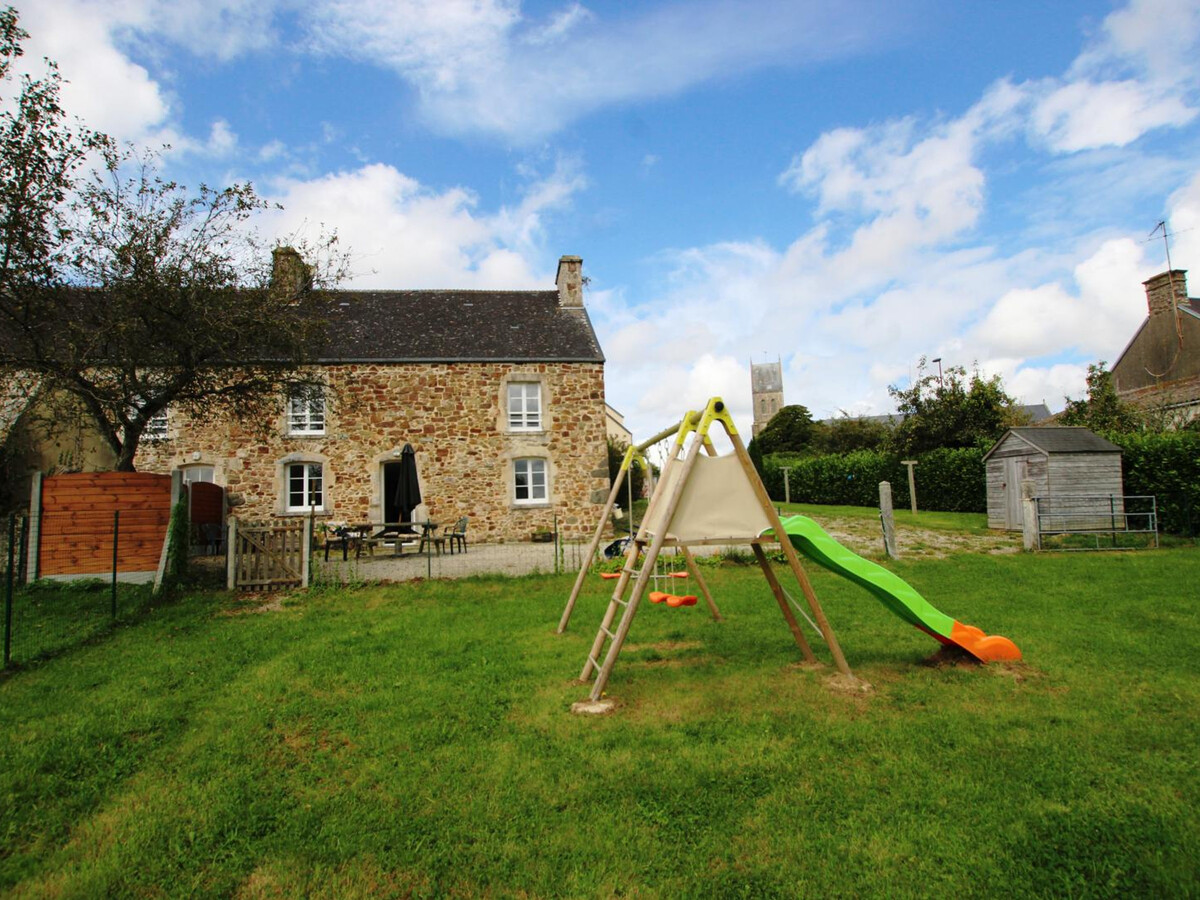 Presbytère avec jardin clos et barbecue à Saint-Jacques-de-Néhou - Photo 1