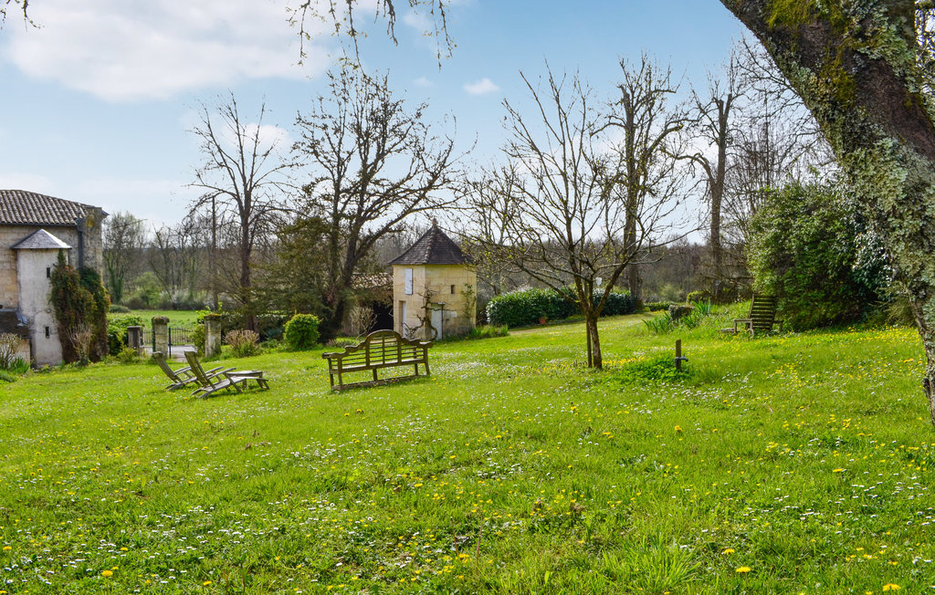 Maison 3 chambres avec jardin de 300 m² à Coutras - Photo 2