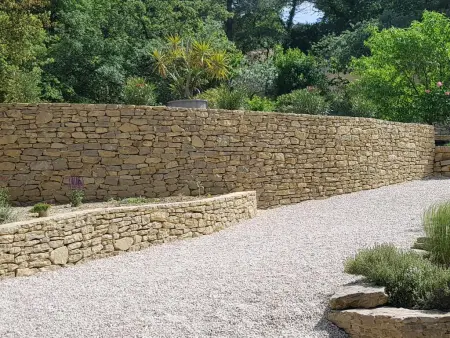 La Grande Pinède : maison avec piscine chauffée à Faucon : photo 16