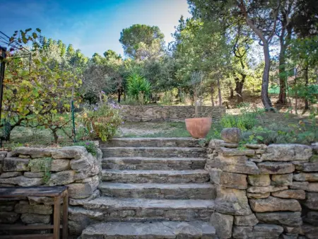 La Grande Pinède : maison avec piscine chauffée à Faucon : photo 41