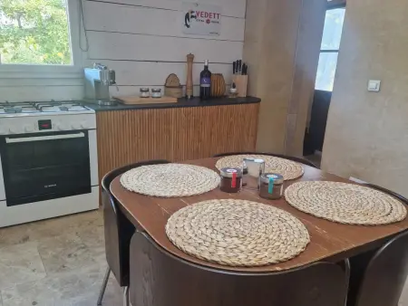 La Grande Pinède : maison avec piscine chauffée à Faucon : photo 46