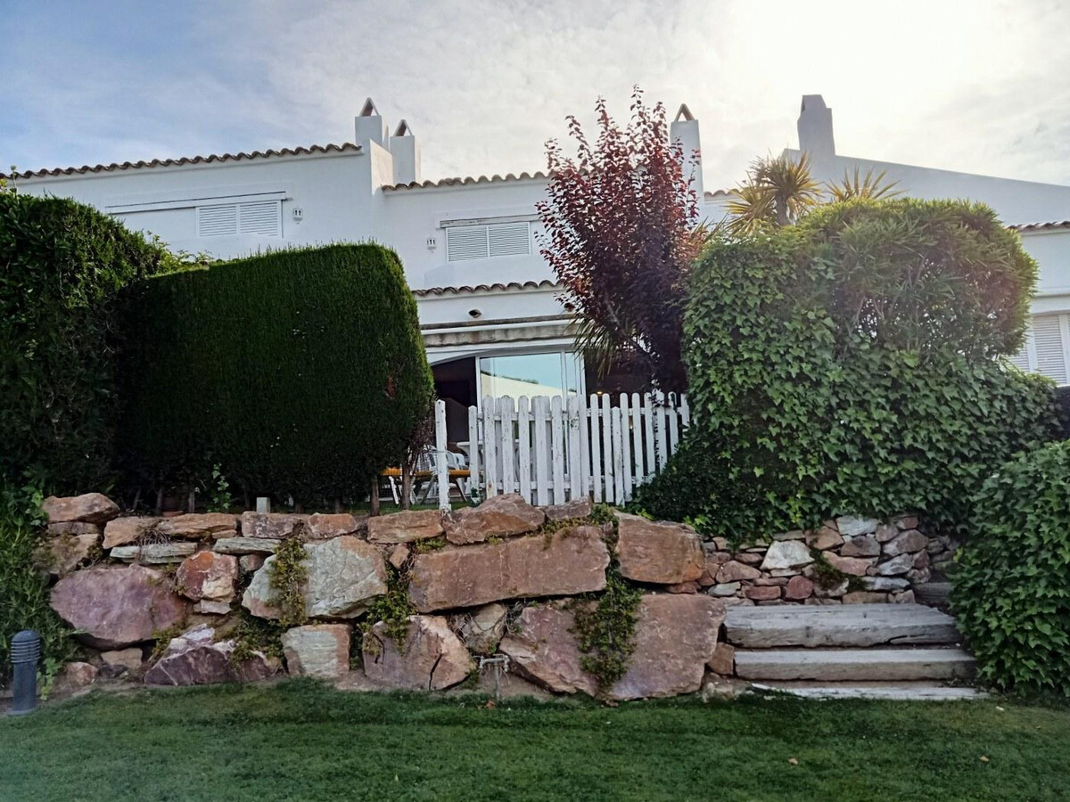 Maison à Pals avec Jardin Privé, Piscine Communautaire et WIFI, à 1,5 km de la Plage - Photo 3