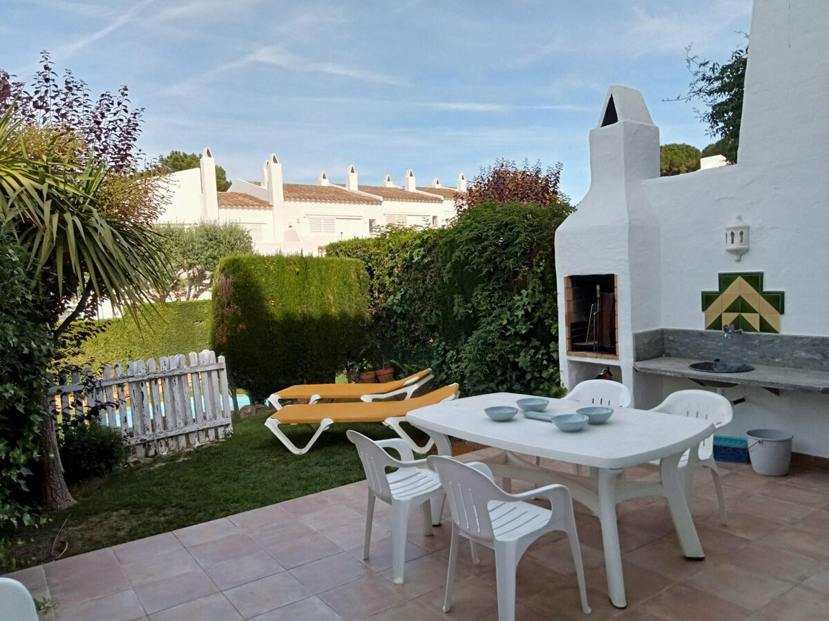 Maison à Pals avec Jardin Privé, Piscine Communautaire et WIFI, à 1,5 km de la Plage - Photo 6