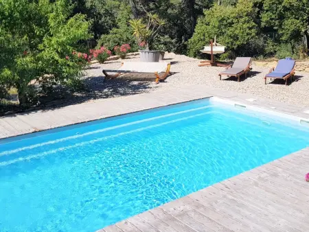 La Petite Pinède, maison avec piscine chauffée à Faucon : photo 8
