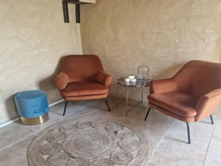 La Petite Pinède, maison avec piscine chauffée à Faucon : photo 18