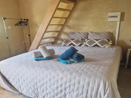 La Petite Pinède, maison avec piscine chauffée à Faucon : photo 21