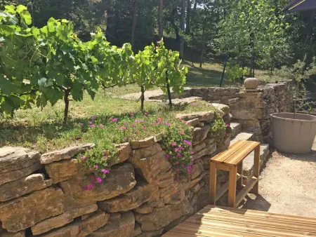 La Petite Pinède, maison avec piscine chauffée à Faucon : photo 29