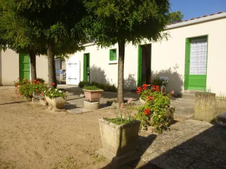 Location maison à Saint Jean de Monts, Maison de vacances 3 pièces, 4 couchages à 1000 m de locéan, cadre paisible avec cour et parking