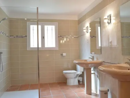 Villa 5 pièces 3 chambres avec jardin, clim, wifi, animaux admis - Photo 13
