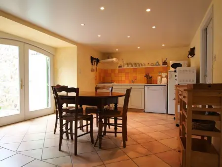 Gite familial 7 personnes avec cour de 600 m² : photo 4