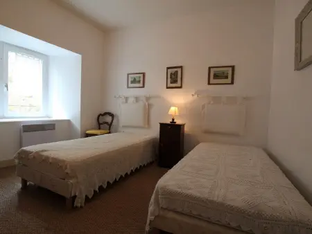 Gite familial 7 personnes avec cour de 600 m² : photo 5