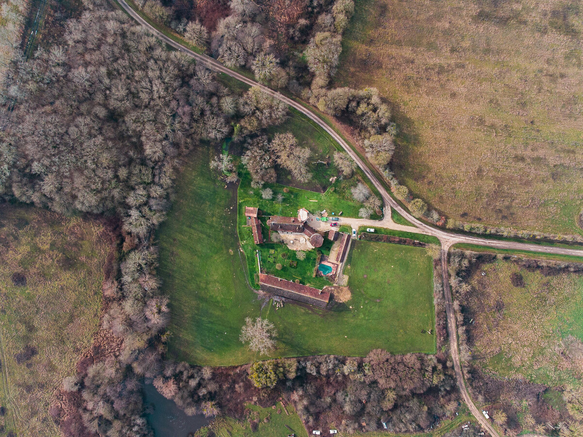 Le Petit Ajoux, gîte de charme avec piscine en Brenne - Photo 3