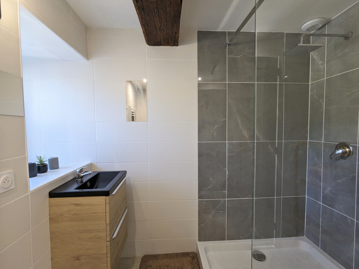 Gîte en pierre du 11e siècle avec étang de pêche privé - Photo 5