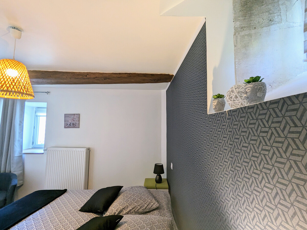Gîte en pierre du 11e siècle avec étang de pêche privé - Photo 6