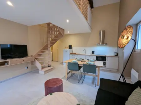 Location gite à Angoulême, Charmante maison à Angoulême, cour privée, proche parc et bus, accueil bébé, Wifi, animaux acceptés