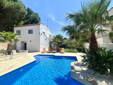 Location gite à L'Ametlla de Mar, Villa indépendante avec piscine privée près de la plage et du village de pêcheurs - Idéal familles