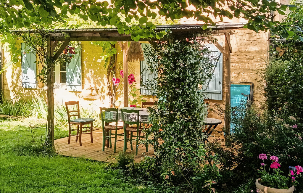 Maison en pierre avec jardin de 2000 m² à Saint Leon sur Vezere - Photo 2