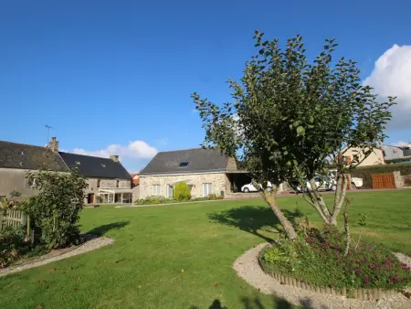 Location gite à Baubigny, Maison en pierre près de la mer avec sauna et vaste jardin