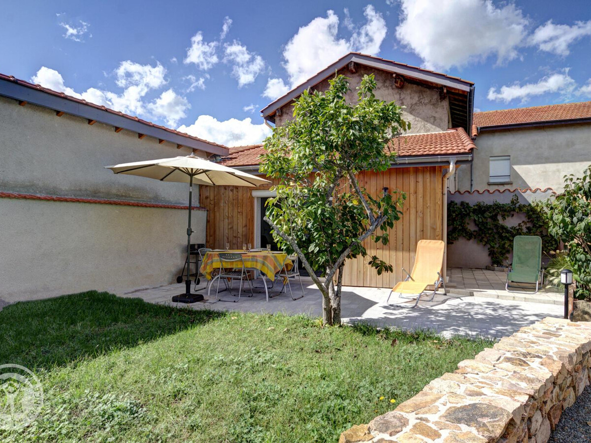 Gîte 67m² avec jardin 300m² et salle de jeux à Balbigny - Photo 2