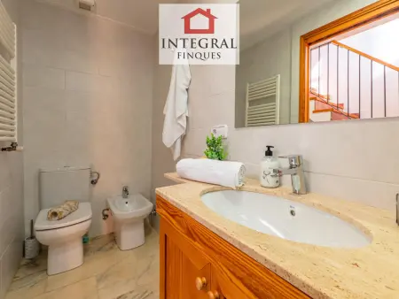 Maison cosy au centre de Palamós, à 200m de la plage, garage, terrasse et wifi - Photo 15