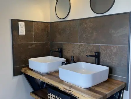 Gîte contemporain chaleureux pour 4 avec piscine partagée - Photo 6