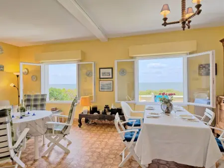 Maison à 10 m de la mer, vue panoramique à Quimiac : photo 5