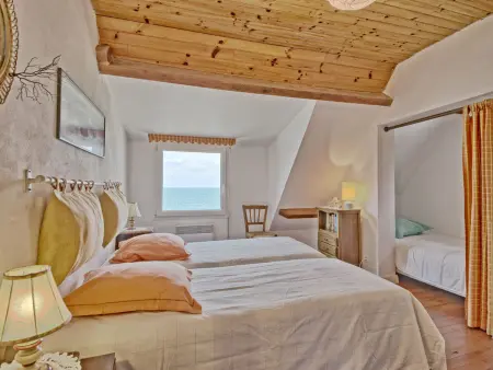 Maison à 10 m de la mer, vue panoramique à Quimiac : photo 15