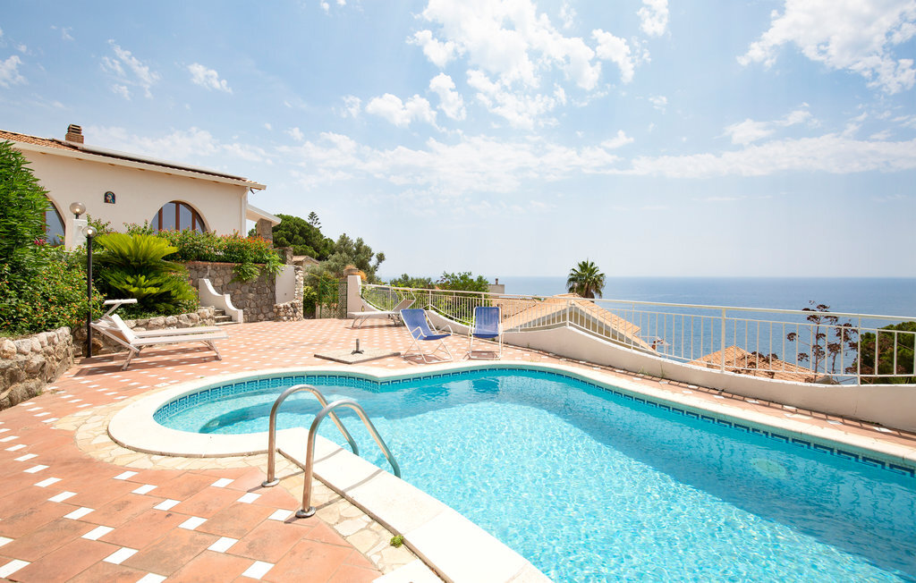 Maison 7 personnes à Staletti - Photo 1