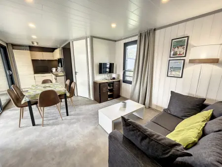 Chalet cosy avec piscine chauffée, terrasse et parking à 2 pas de la plage de Jullouville - Photo 1