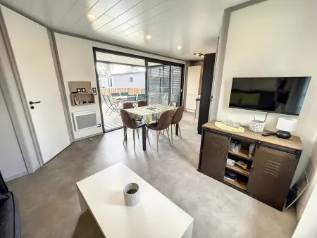 Chalet cosy avec piscine chauffée, terrasse et parking à 2 pas de la plage de Jullouville - Photo 2