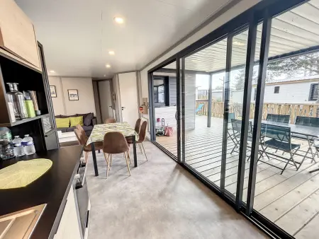 Chalet cosy avec piscine chauffée, terrasse et parking à 2 pas de la plage de Jullouville - Photo 3