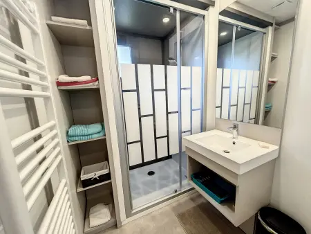 Chalet cosy avec piscine chauffée, terrasse et parking à 2 pas de la plage de Jullouville - Photo 18