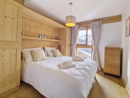 Chalet de Luxe avec Accès Pistes, Jacuzzi et Garage - Photo 4