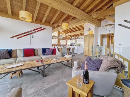 Chalet de Luxe avec Accès Pistes, Jacuzzi et Garage - Photo 8
