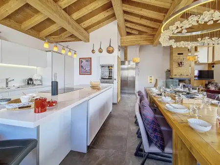 Chalet de Luxe avec Accès Pistes, Jacuzzi et Garage - Photo 9