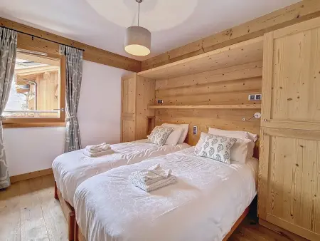 Chalet de Luxe avec Accès Pistes, Jacuzzi et Garage - Photo 10