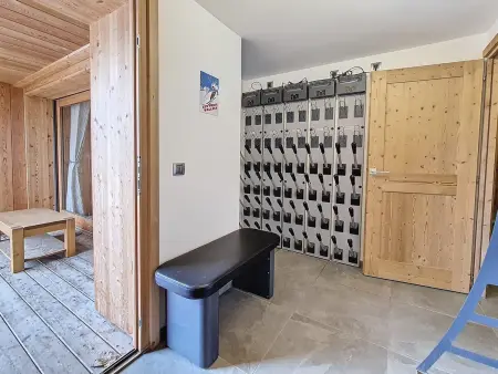 Chalet de Luxe avec Accès Pistes, Jacuzzi et Garage - Photo 15