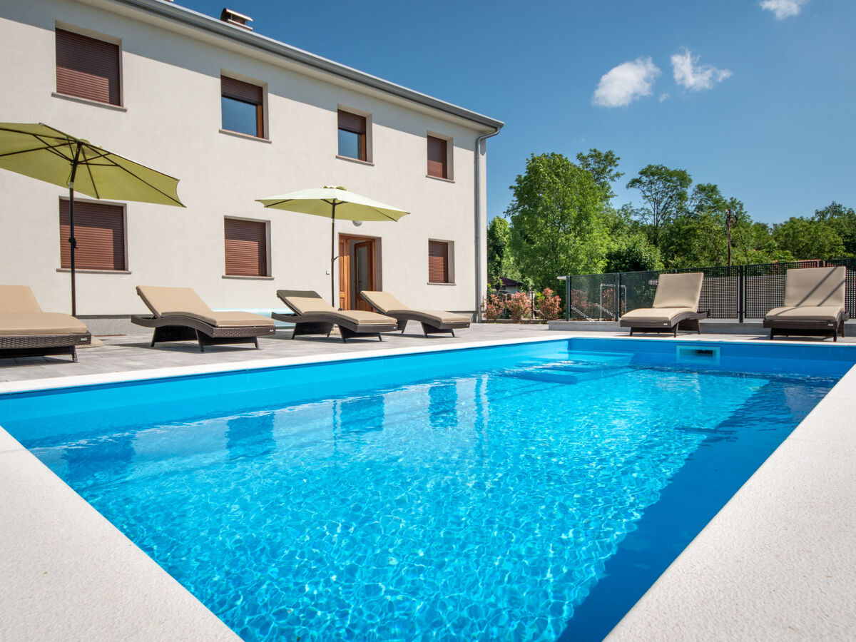 Maison Nola – 5 chambres, piscine chauffée à Kastav - Photo 2