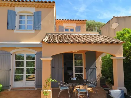 Location maison à La Croix Valmer, Maison lumineuse avec terrasse, accès piscines, parking privatif – La Croix-Valmer