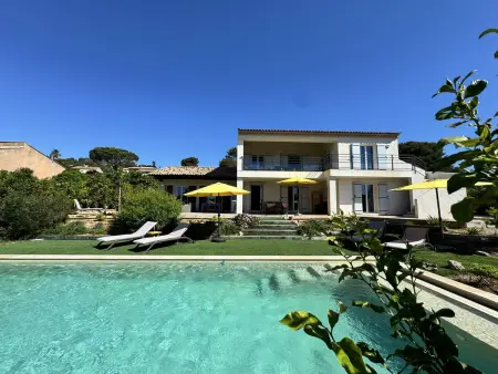 Villa rénovée 5 chambres, piscine et plage à pied : photo 3