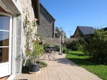 Gîte en pierre 8 pers., jardin clos avec vue vallée : photo 2