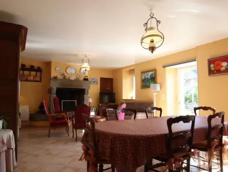 Gîte en pierre 8 pers., jardin clos avec vue vallée : photo 13