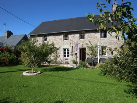 Gîte en pierre 8 pers., jardin clos avec vue vallée : photo 16