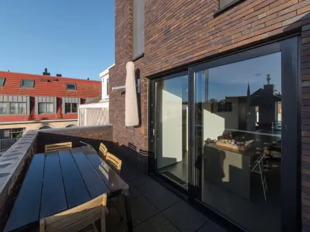 Duplex turquoise avec balcon et vue sur la ville, De Haan : photo 3