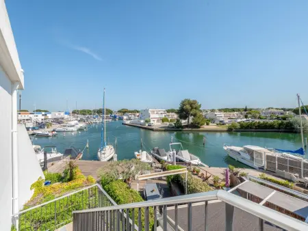 Studio vue port à Port Camargue, terrasse est, marina à 20 m : photo 2