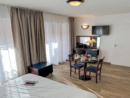 Studio 25 m² Bolquère, balcon à 300 m des pistes : photo 4