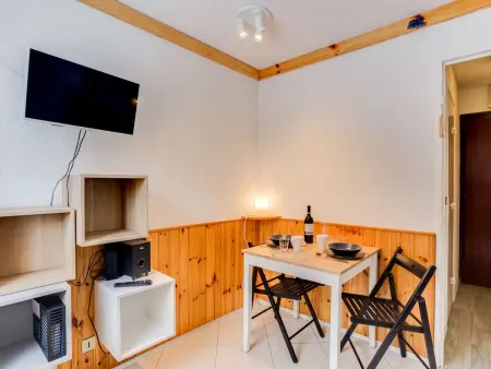 Les Tommeuses : studio Tignes skis aux pieds : photo 3