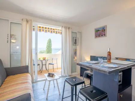 Studio vue mer avec terrasse à Saint-Cyr-sur-Mer La Madrague : photo 6