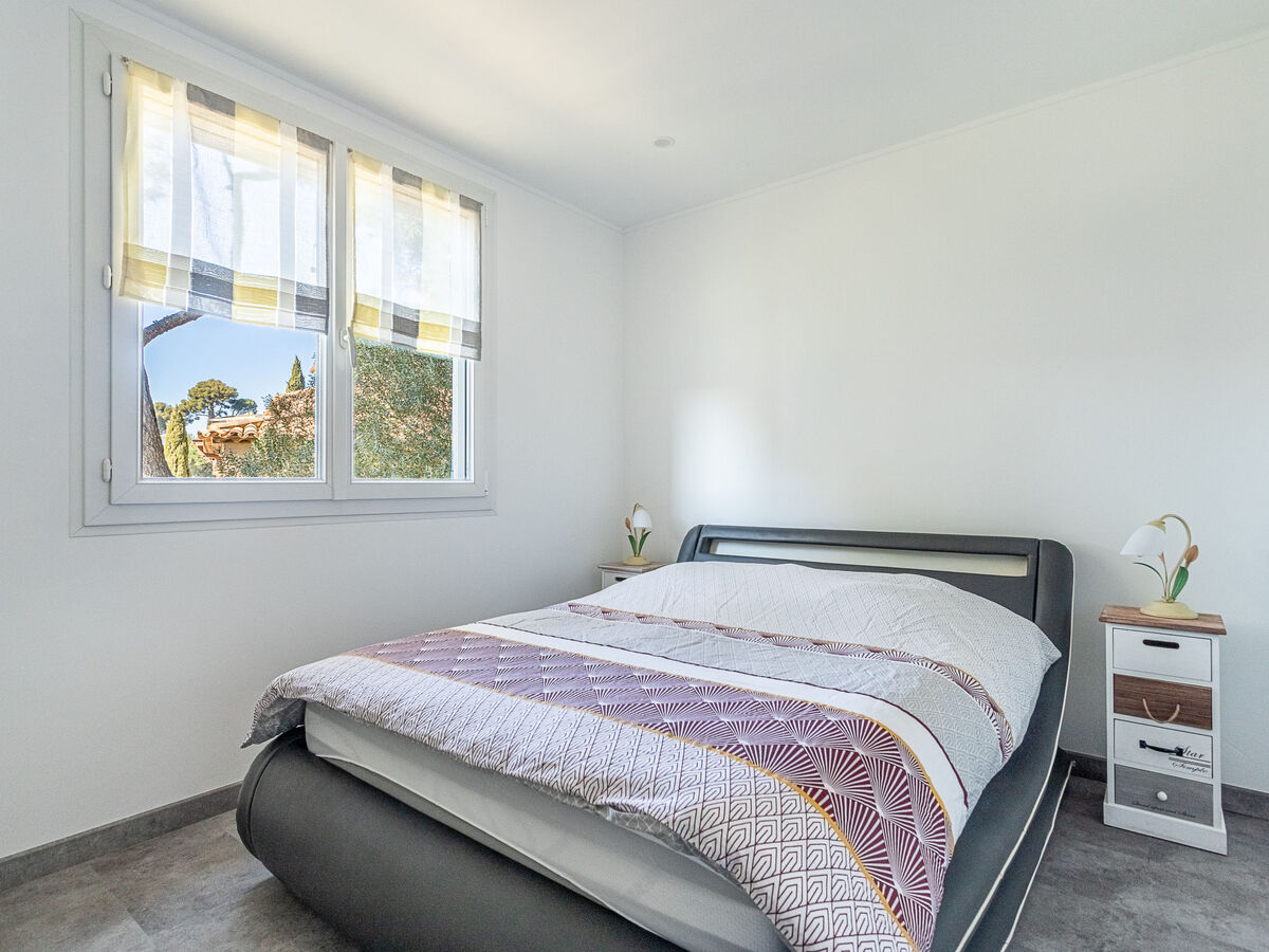 Appartement Les Bougainvillées au Lavandou, vue mer - Photo 10