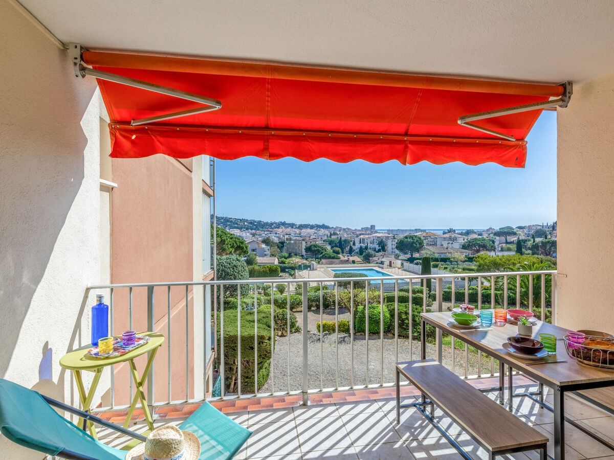 Apt 2 pièces rénové avec terrasse vue mer à Sainte Maxime - Photo 1